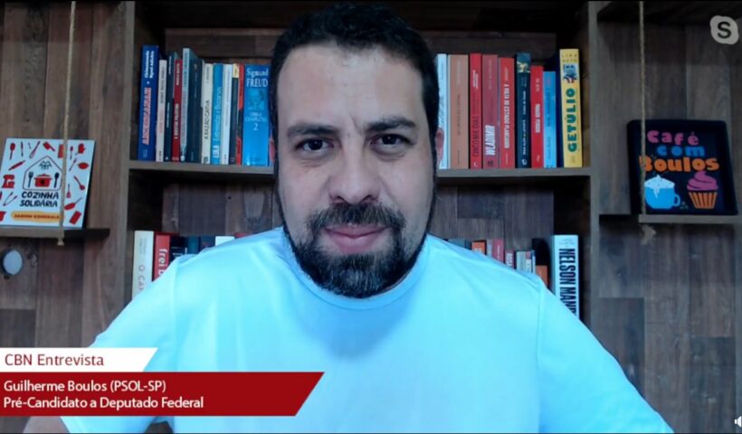 Guilerme Boulos, do Psol, sendo entrevistado pelo jornal cbn vale 1ª edição