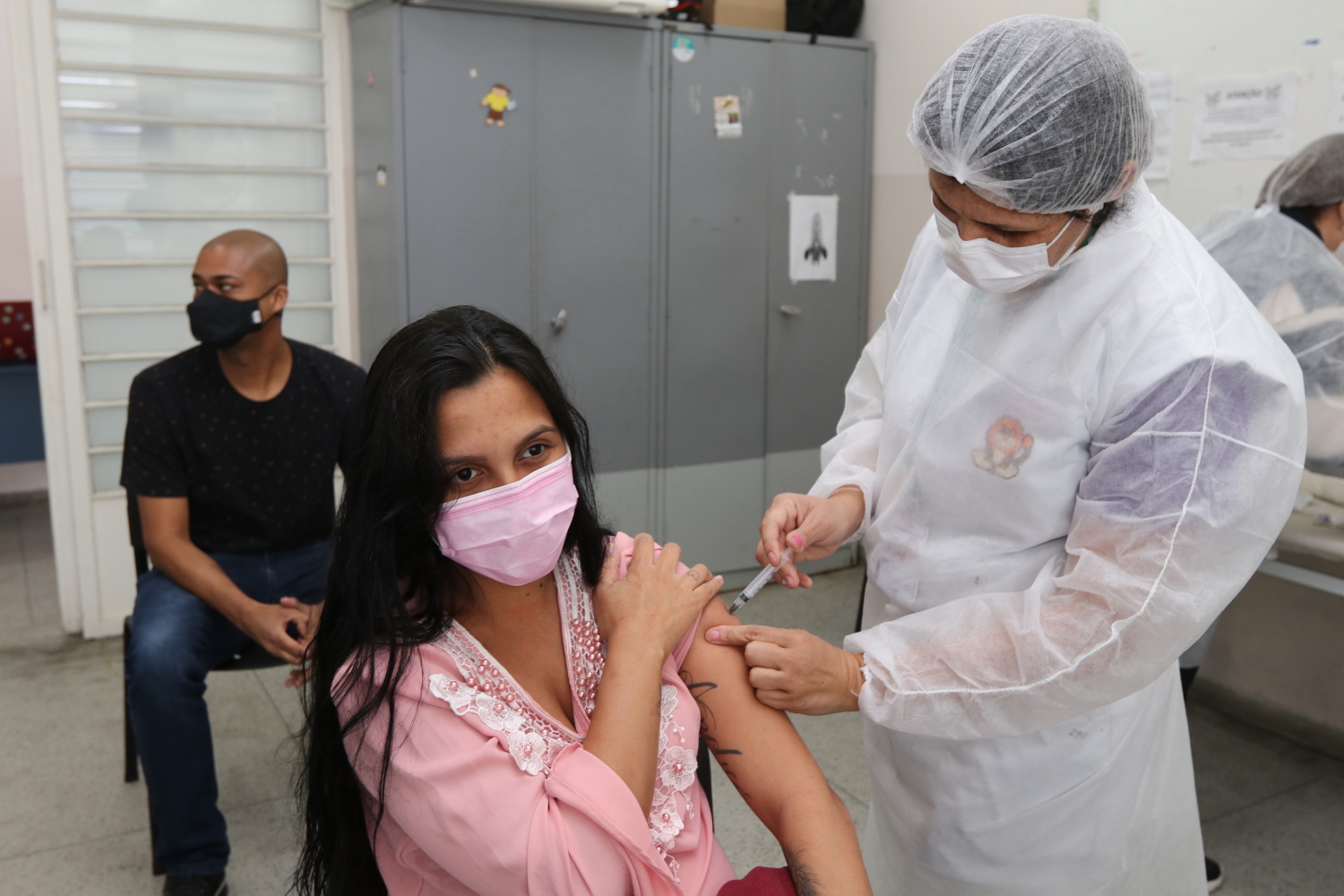 Jacareí amplia quarta dose para quem tem 35 anos ou mais