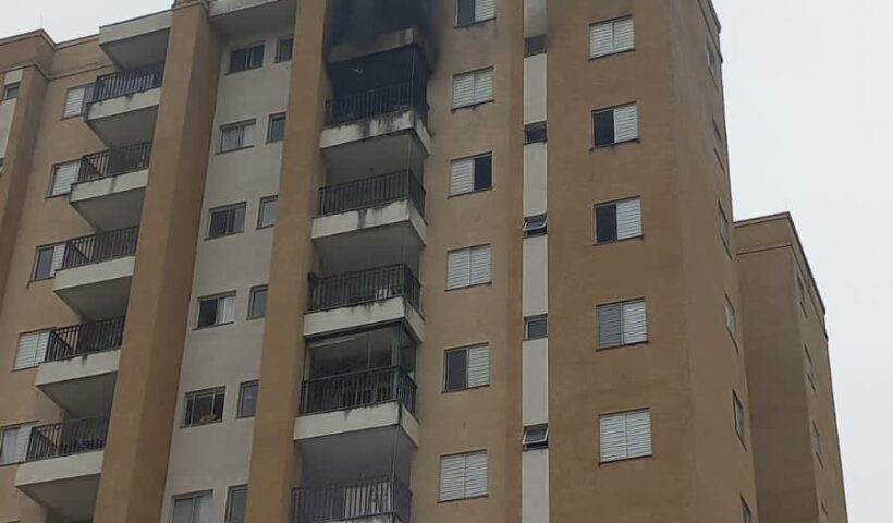 homem coloca fogo no próprio apartamento em sjc