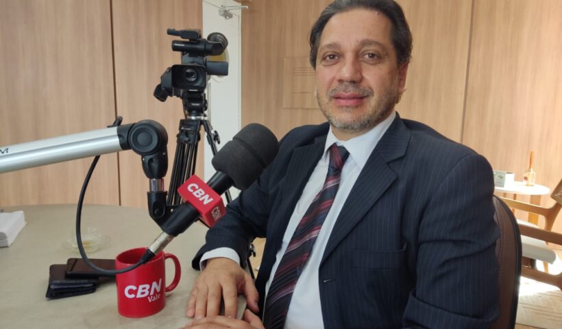 Georges Salim Assaad, diretor do Procom de São José nos estúdio da CBN, onde disse que a cidade é a 13ª em segurança de consumo no país