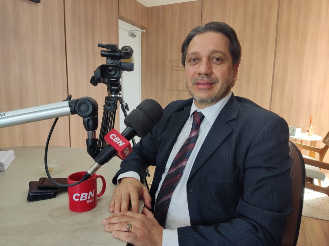 Georges Salim Assaad, diretor do Procom de São José nos estúdio da CBN, onde disse que a cidade é a 13ª em segurança de consumo no país