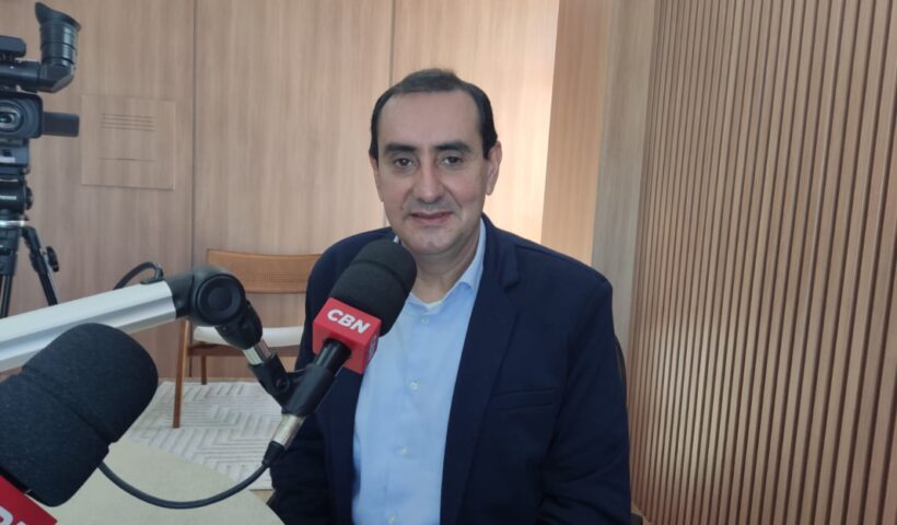 Prefeito de São José, anderson Farias nos estúdios da rádio CBN. O prefeito passa por cirurgia nesta sexta-feira, 5 de agosto de 2022