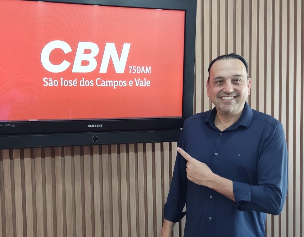 Felicio Ramuth nos estúdios da CBN Vale, onde dise que a polêmica do domicílio eleitoral de Tarcísio de Freitas é caso absolutamente superado