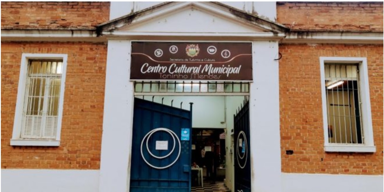 Faixada do Centro Cultural de Taubaté que divulgou lista de contemplados e de espera para oficinas
