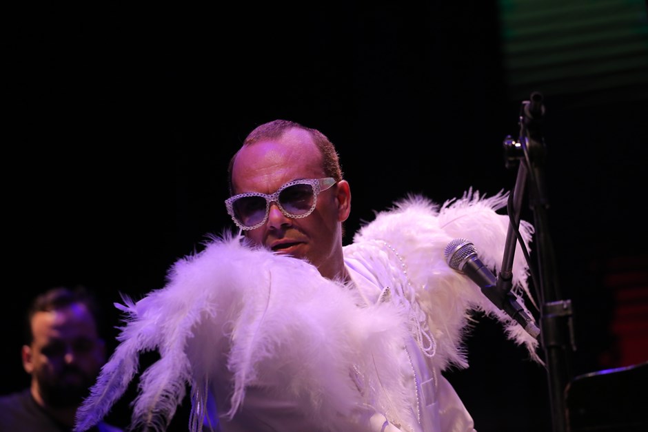 shows elton john