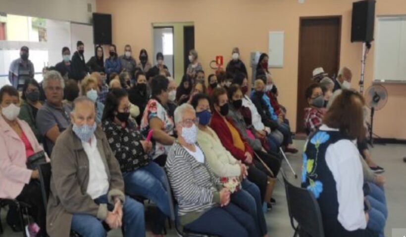 Público presente na inauguração do Centro de Convivência do Idoso, em Natividade da Serra