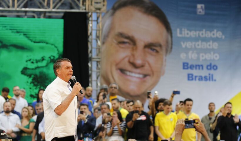 O presidente Jair Bolsonaro fala durante a convenção nacional do Partido Liberal (PL), no estádio do Maracanãzinho, no Rio de Janeiro