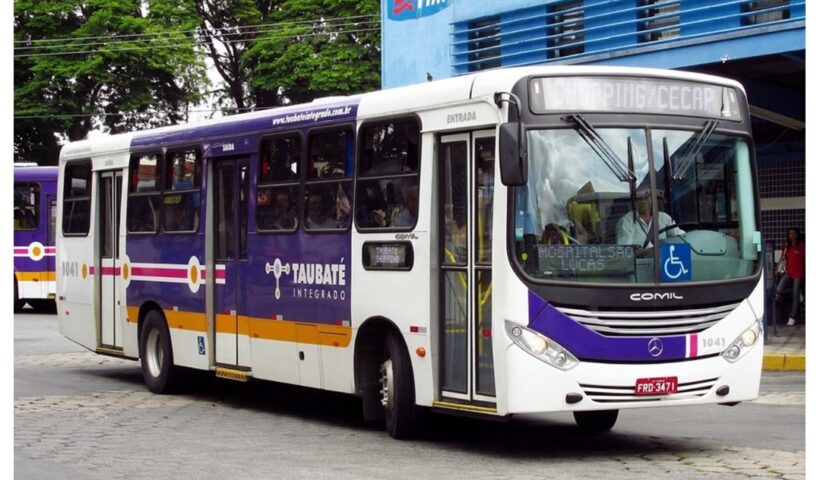 Ônibus municipal de Taubaté que agora terá faixa preferencial