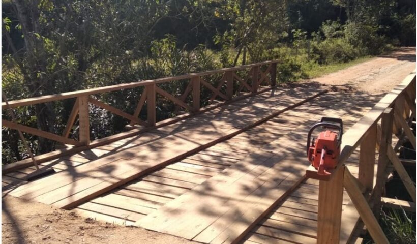 Foto da ponte de madeira da Estrada Ubirajara Pinto que será interditada na segunda-feira (18/07)