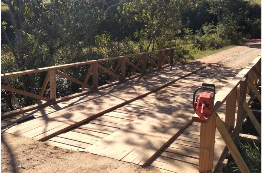 Foto da ponte de madeira da Estrada Ubirajara Pinto que será interditada na segunda-feira (18/07)
