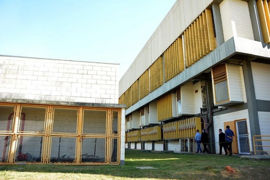 Foto do prédio da Fundação Casa de Jacarei onde adolescente que esfaqueou o próprio irmão, foi preso