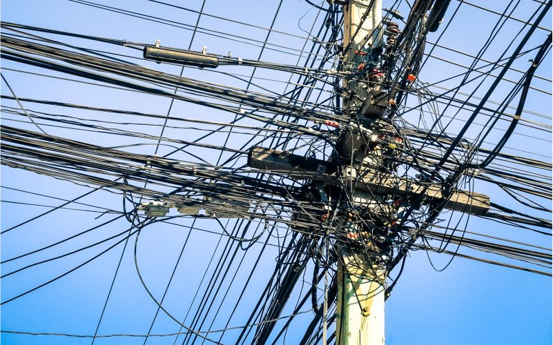 fraudes elétricas "gatos"