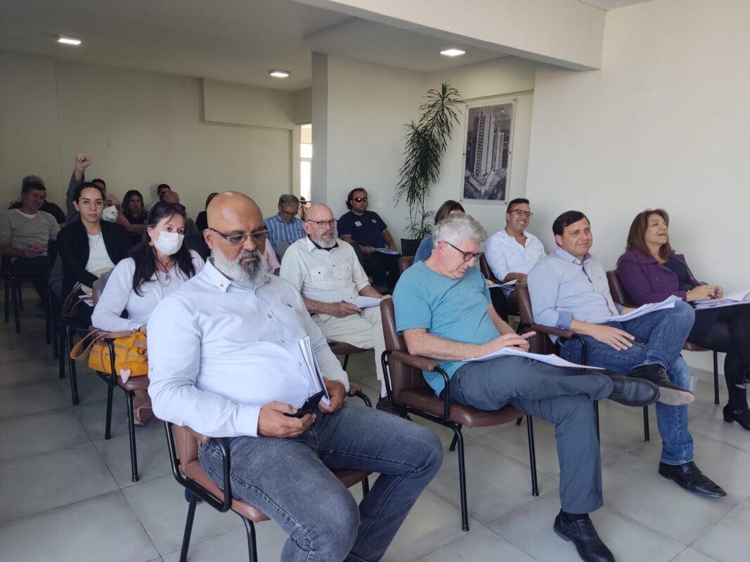 representantes da agência ambiental do Vale do Paraíba, que se reuniram nesta terça-feira, dia 2 de agosto de 2022, e discutiram avanços na obtenção de licenciamentos ambientais