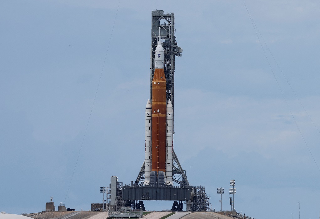 Foto do foguete da Nasa que levará a missão Artemis I. Nasa cancela lançamento da Artemis I após detectar vazamento em motor