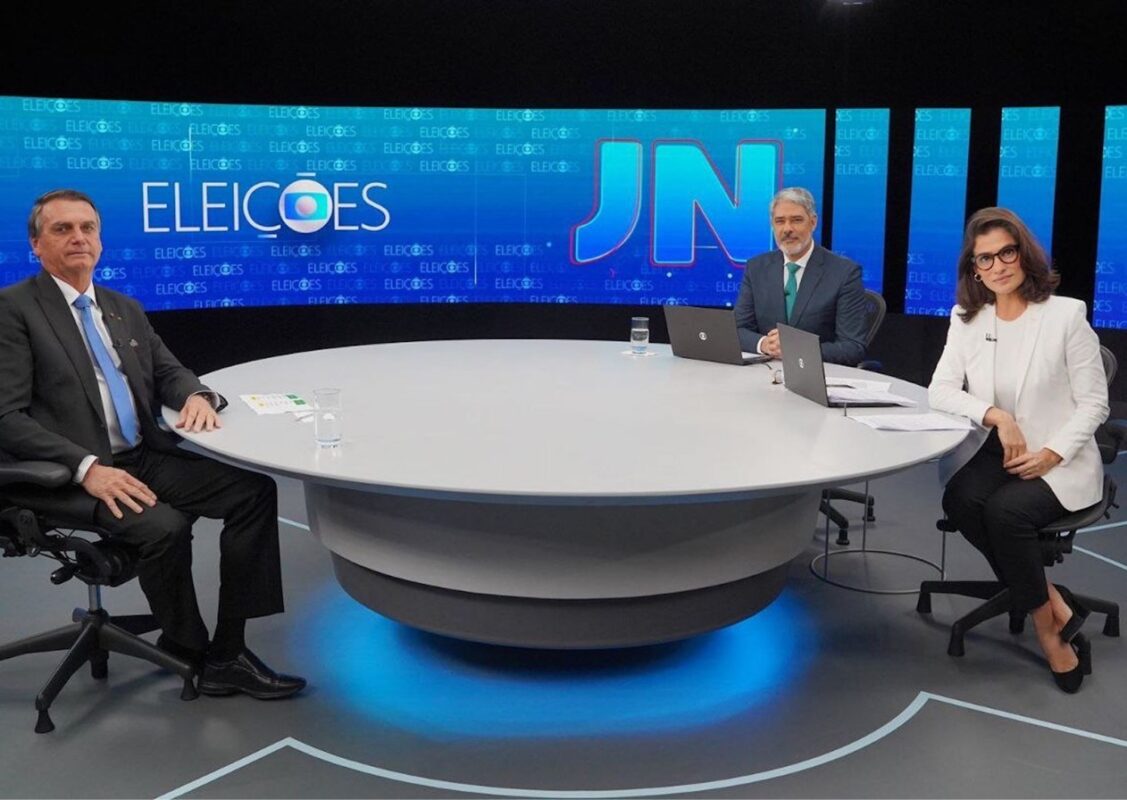 Presidente Bolsobaro em entrevista ao Jornal Nacional próximo de William Bonner e Renata Vasconcelos, em que disse ao menos 20 mentiras