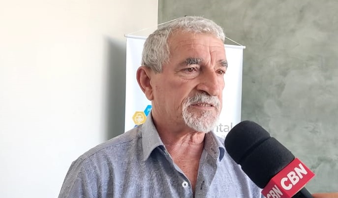 Casquinha, prefeito de Jambeiro sendo entrevistado pela CBN Vale na reunião da agência ambiental do Vale do Paraíba