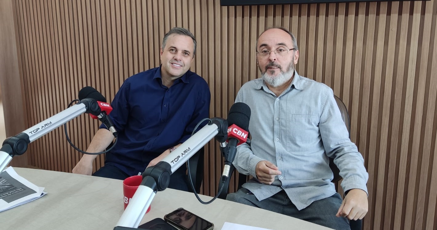 Dr. Neymar Camargo, delegado do departamento de homicídios em SJC, o lado de Fernando Carlos, na rádio CBN Vale