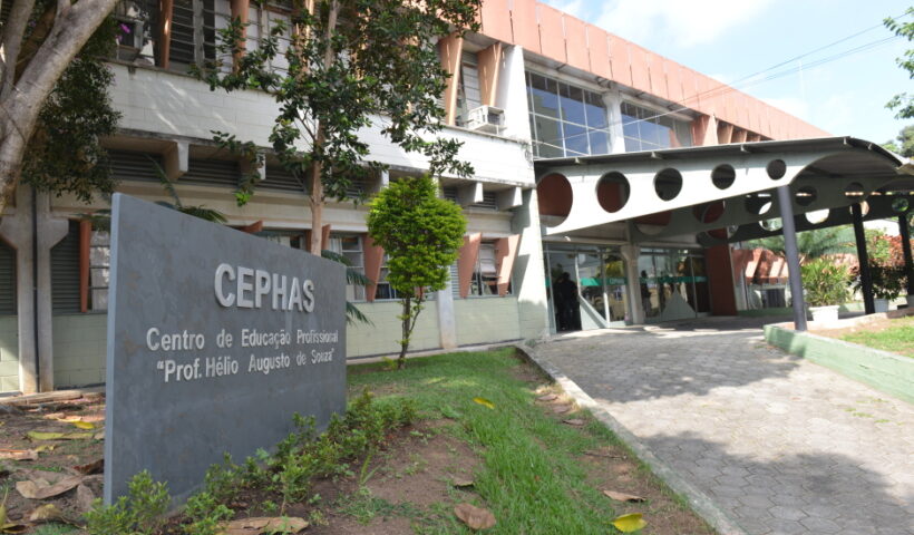 Fachada do Cephas. Fundhas abre inscrição para novo Vestibulinho do Cephas. Ao todo são 310 vagas