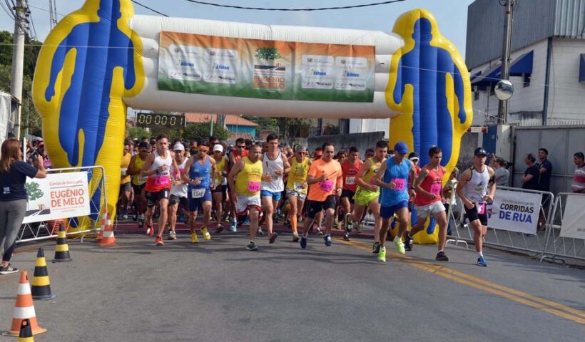 Corredores em uma das edições de corrida de rua em São José. entrega de kits para a corrida de domingo, acontece neste sábado, 20 de agosto