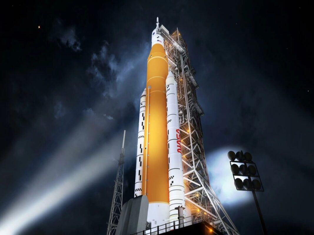 Foto de foguete que partirá com a missão Artemis I. Nasa inicia nova missão para regressar à Lua em breve