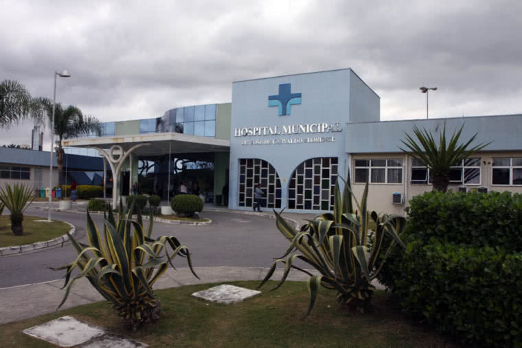 fachada do hospital municipal de São José para informar que a cidade registra duas mortes suspeitas de meningite