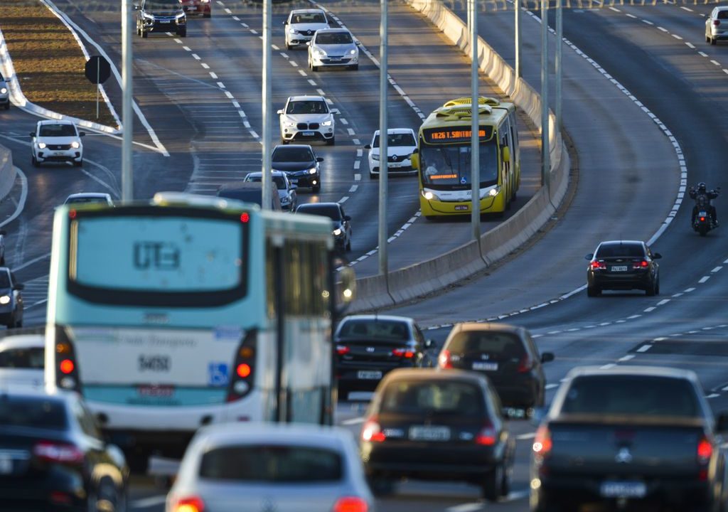 Trânsito na estrada Parque Aeroporto. Começa a vogorar em setembro cadastro de bons motoristas