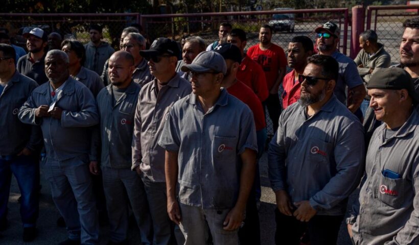 Funcionários da MWL, de Caçapava em assembleia, após a empresa se negar a reintegrar funcionários demitidos