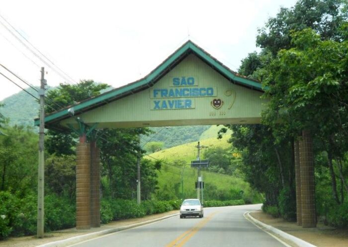 Portal do distrito de São Francisco Xavier, em São José dos Campos. (Foto: Reprodução)