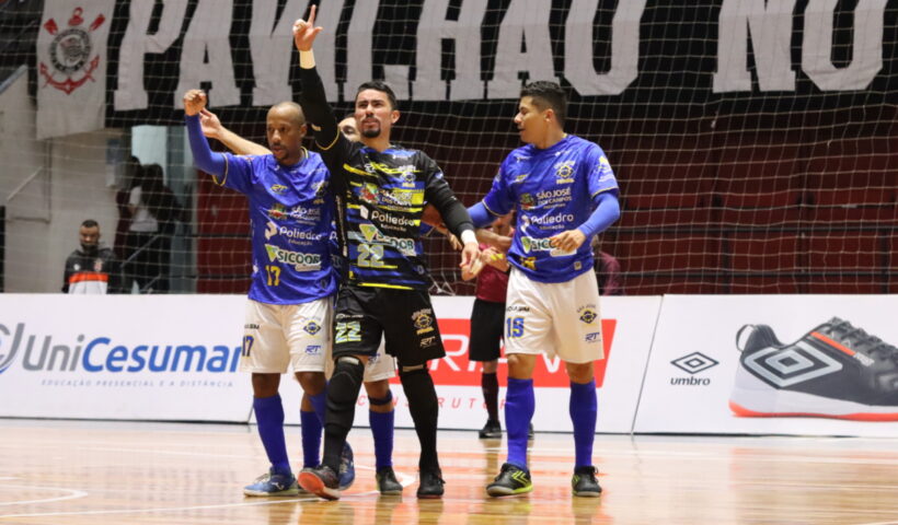 São José e Taubaté atingiram resultados otimistas na Liga Nacional de Futsal. Na foto, jogadores do São José que venceram o Corinthians no sábado, dia 20 de agosto