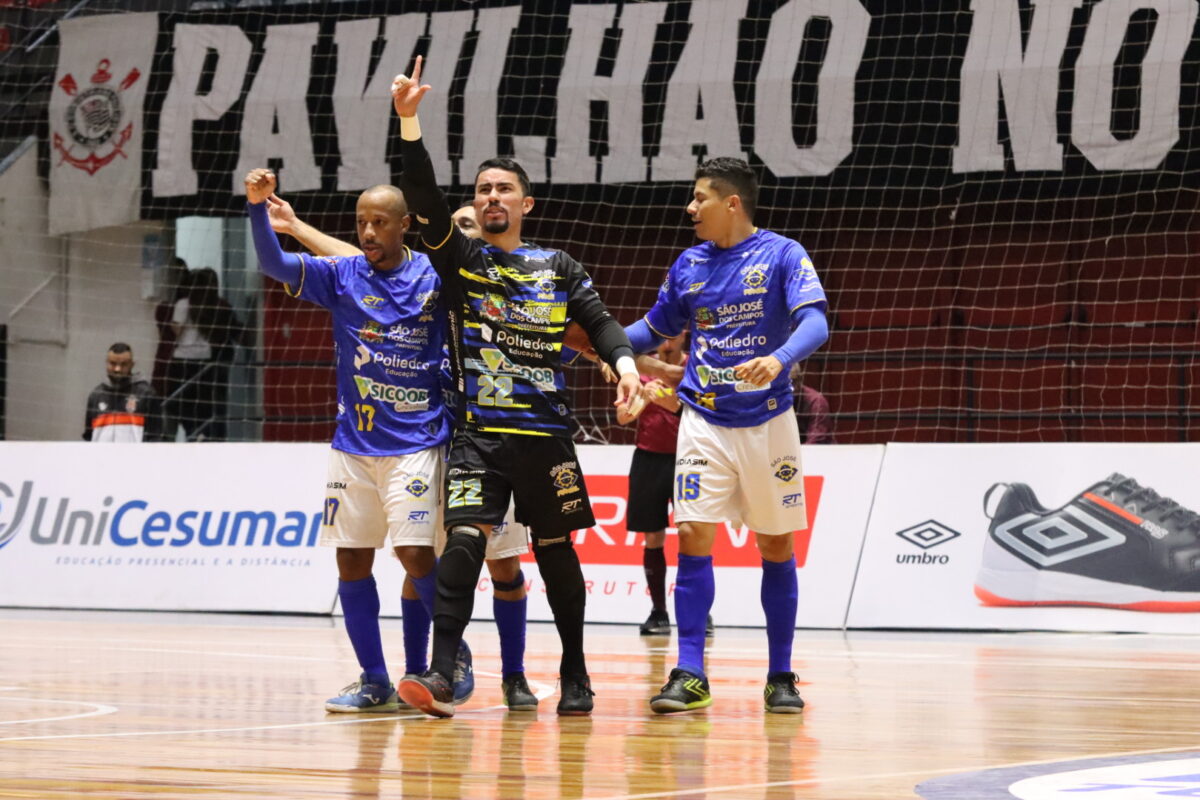 São José e Taubaté atingiram resultados otimistas na Liga Nacional de Futsal. Na foto, jogadores do São José que venceram o Corinthians no sábado, dia 20 de agosto