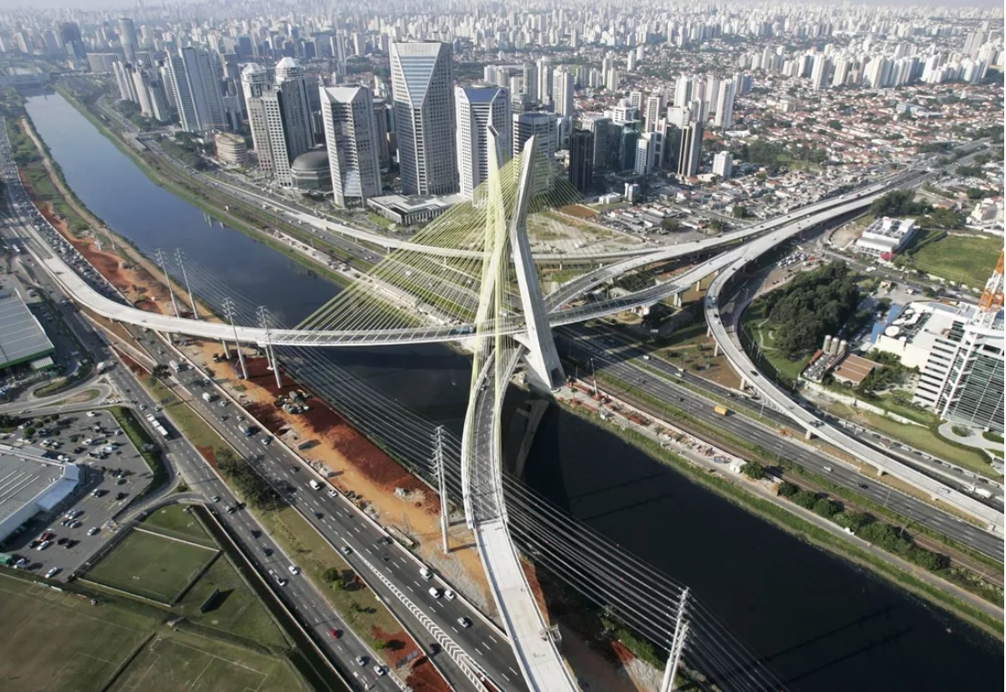 Imagem da ponte estaiada, em São Paulo, cidade que comecará a receber o sinal 5G na quinta-feira, dia 4 de agosto