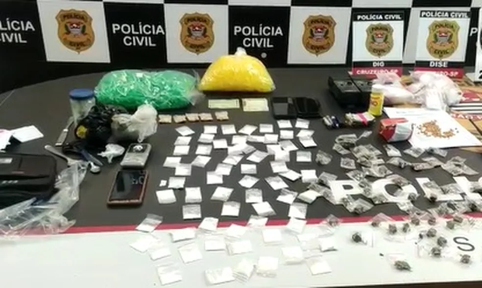 Operação contra tráfico de drogas e venda de armas prende ao menos 28 pessoas no Vale