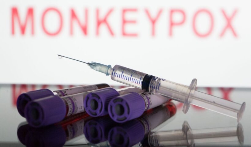 Imagem de injeção apontanto antiviral contra a varíola dos macacos que será comprada pelo ministério da saúde