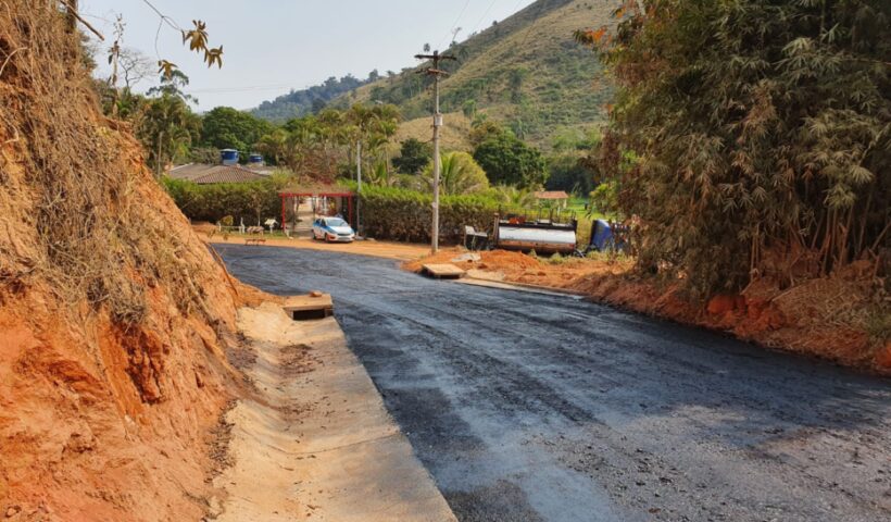 Foto da estrada do Jaguari em fase de obras de pavimentação. Trecho será interditado nesta quarta-feira para obras