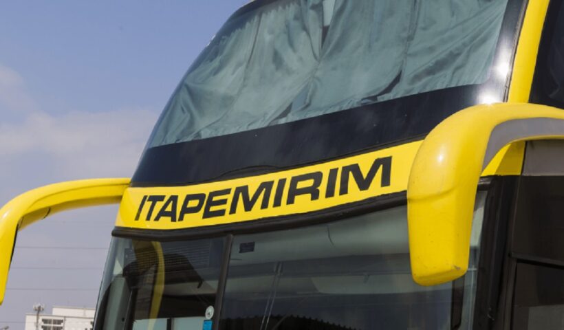 Frente de ônibus de viagem da Ita. Justiça decretou falência da Itapemirim