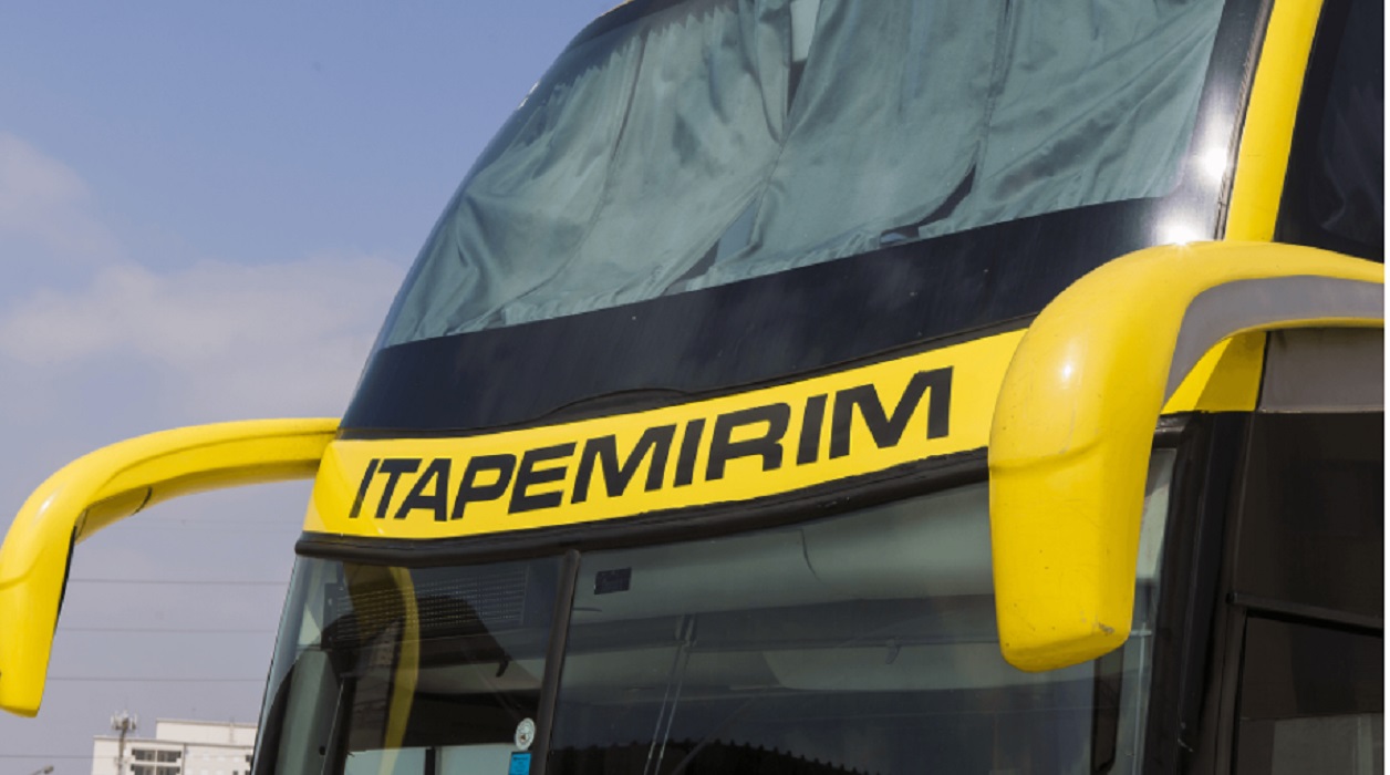 Frente de ônibus de viagem da Ita. Justiça decretou falência da Itapemirim