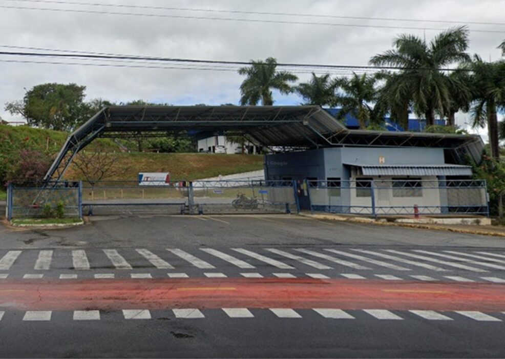 Fachada da empresa ITW Hygiene que demitiu 200 funcionários nas unidades de Taubaté e Tremembé