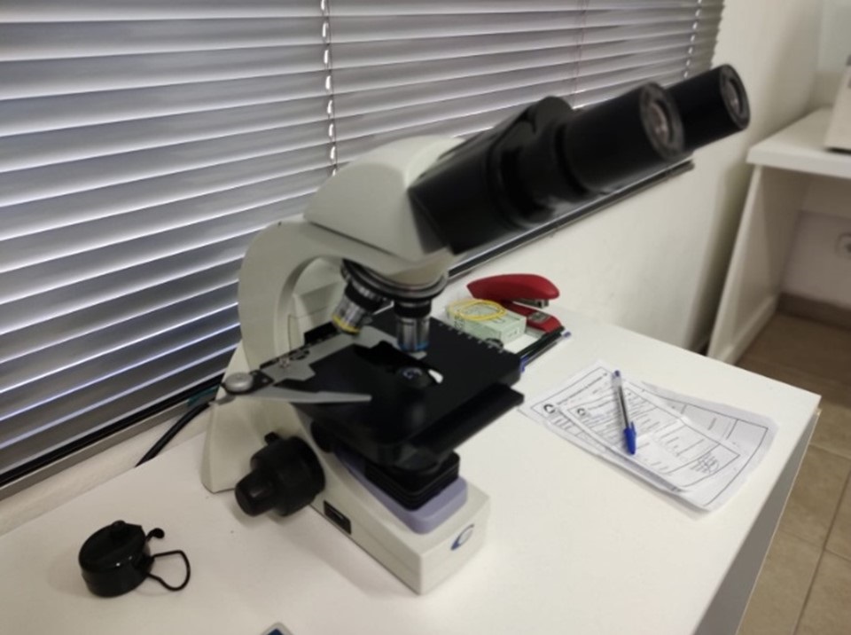 Microscópio do novo Laboratório de Análises Clínicas do Hospital Público Veterinário de Taubaté