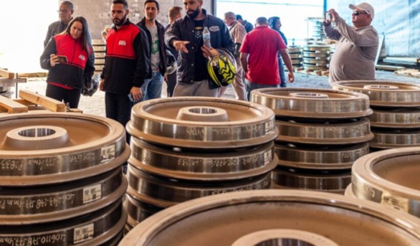 Funcionários em Galpão da MWL de Caçapava. Administradora pediu a falência da MWL