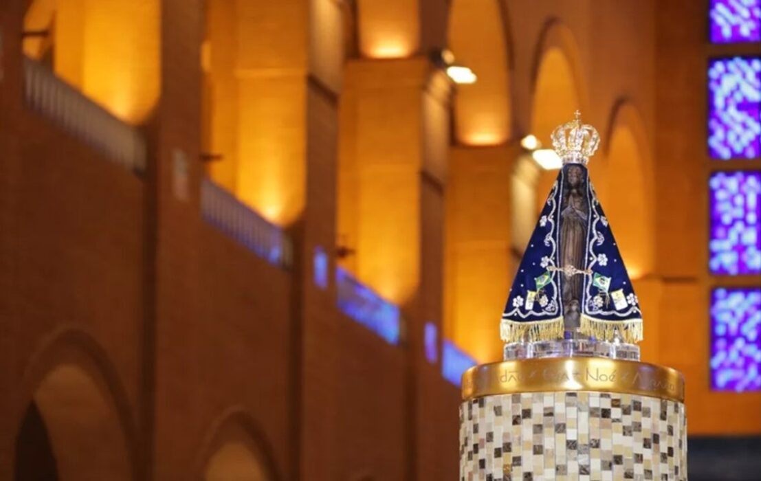 Imagem de Nossa Senhora no Santuário Nacional em Aparecida. Santuário Nacional de Aparecida divulga programação para Novena e Festa da Padroeira 2022