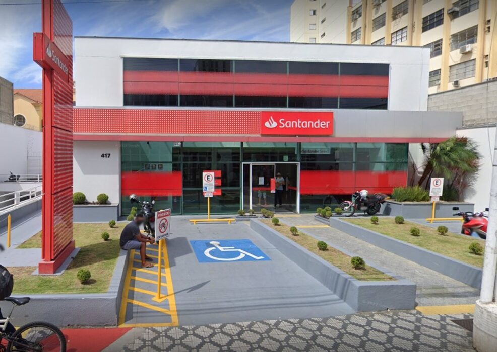 Foto de Agência do Santander em Taubaté. Um assalto a banco ocorreu nessa segunda-feira na cidade