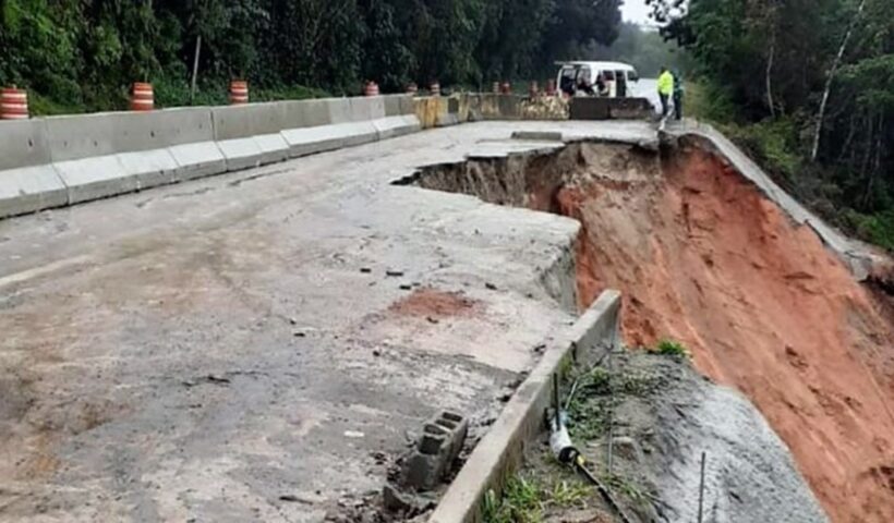 Trecho da Rio-Santos cede em Ubatuba por conta das fortes chuvas
