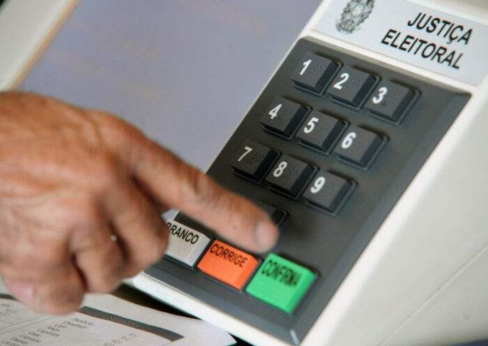 De acordo com informações do Tribunal Regional Eleitoral, São José dos Campos possui mais de 500 mil eleitores. Além do Paço, 21 cadeiras estão em disputa na Câmara de Vereadores nessas eleições municipais
