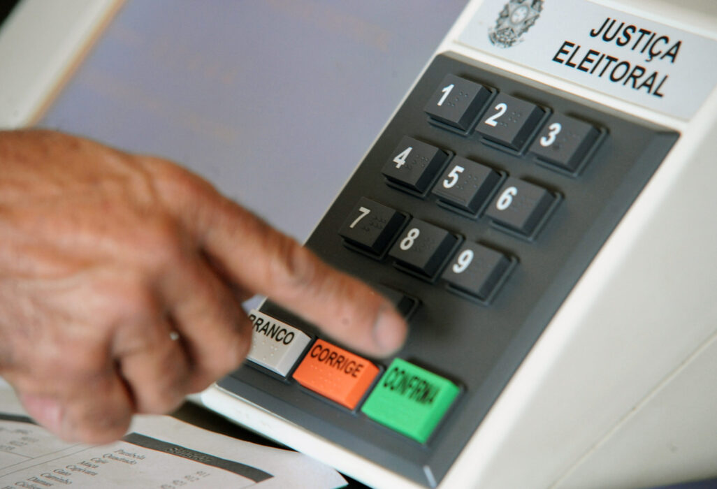 De acordo com informações do Tribunal Regional Eleitoral, São José dos Campos possui mais de 500 mil eleitores. Além do Paço, 21 cadeiras estão em disputa na Câmara de Vereadores nessas eleições municipais