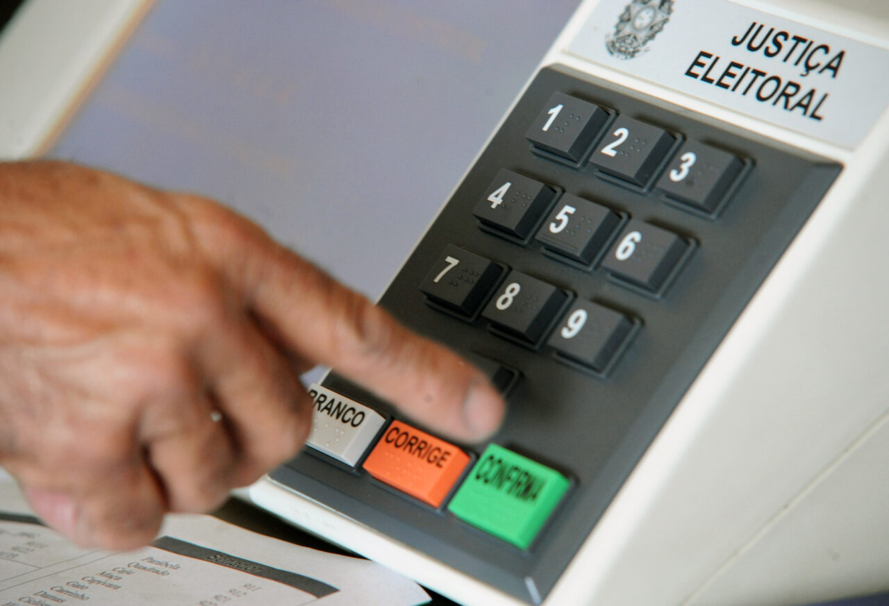 De acordo com informações do Tribunal Regional Eleitoral, São José dos Campos possui mais de 500 mil eleitores. Além do Paço, 21 cadeiras estão em disputa na Câmara de Vereadores nessas eleições municipais