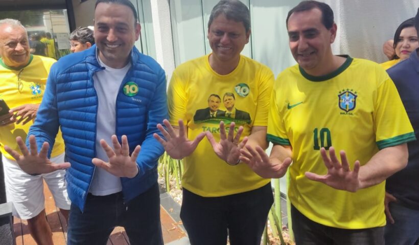 Felicio Ramuth, Tarcísio de Freitas e o prefeito de SJC, Anderson Farias. Competitivo