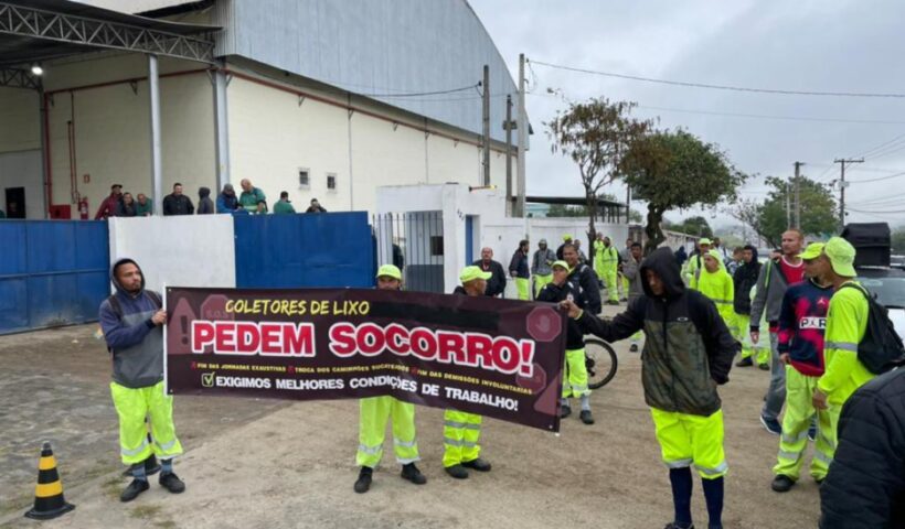 Coletores de lixo em greve em SJC. Coleta de lixo deve retornar hoje