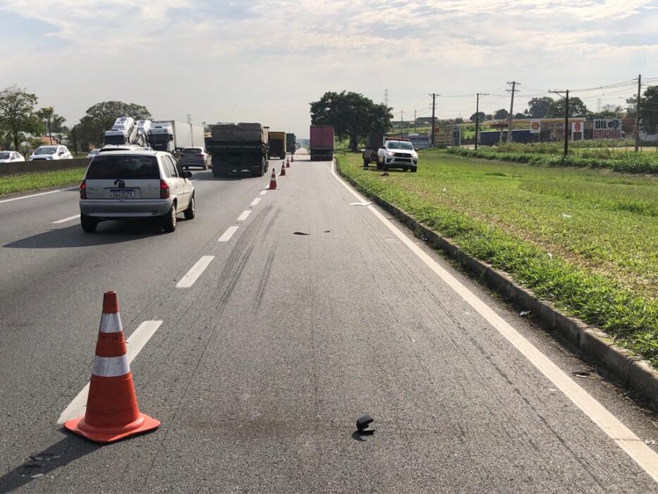 Ciclista morre ao ser atingido por retrovisor de caminhão