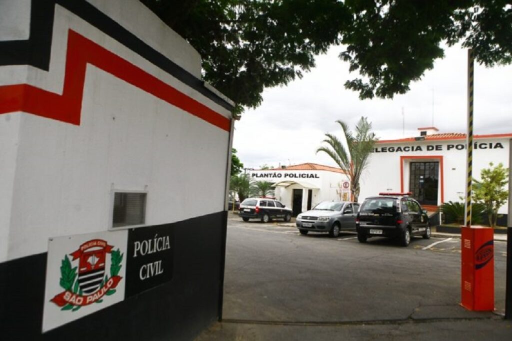 Jovem é morto a tiros em frente à própria casa em Potim