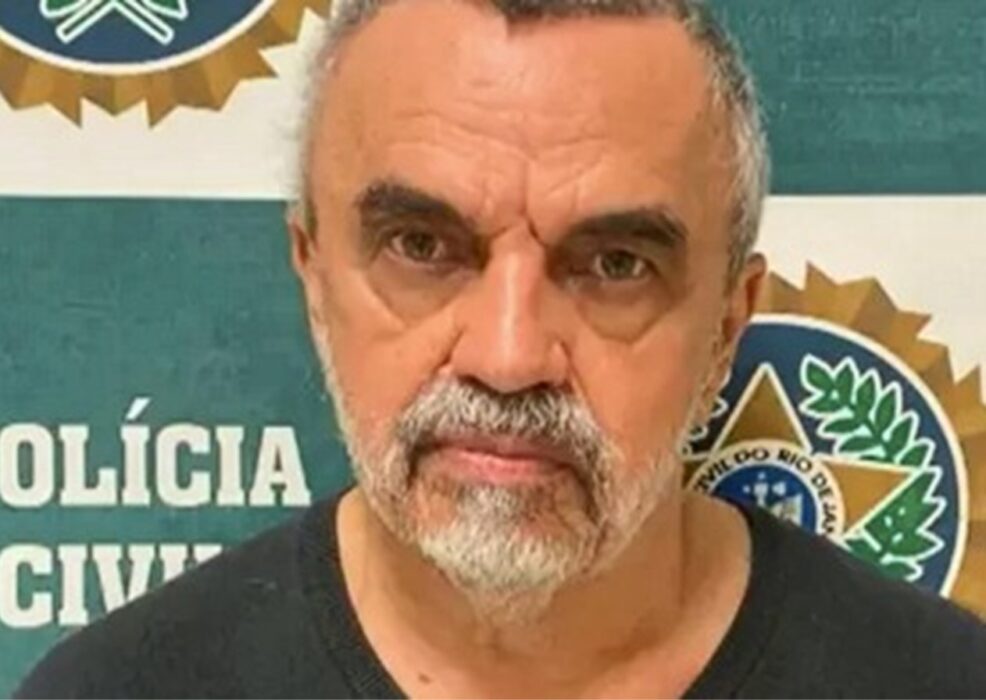 Ator José Dumont na delegacia de polícia